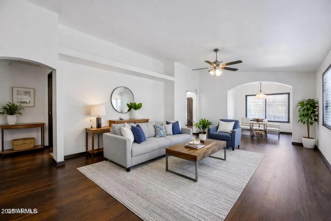 Real Estate Picture 4