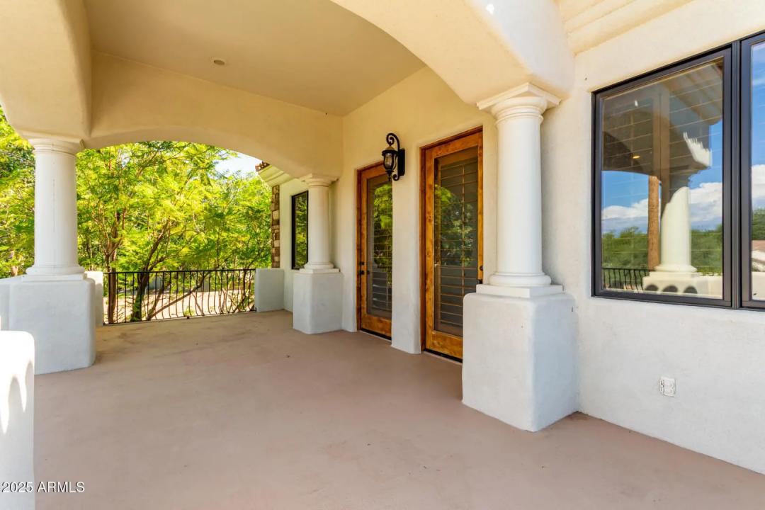 Real Estate Picture 11