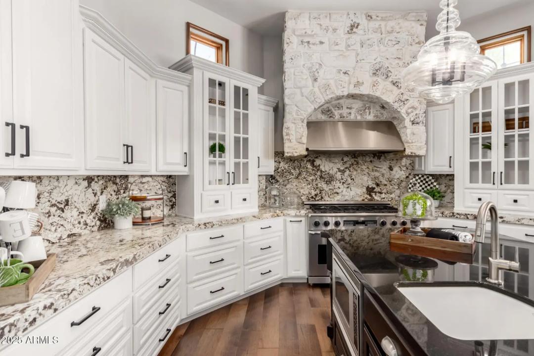 Real Estate Picture 50
