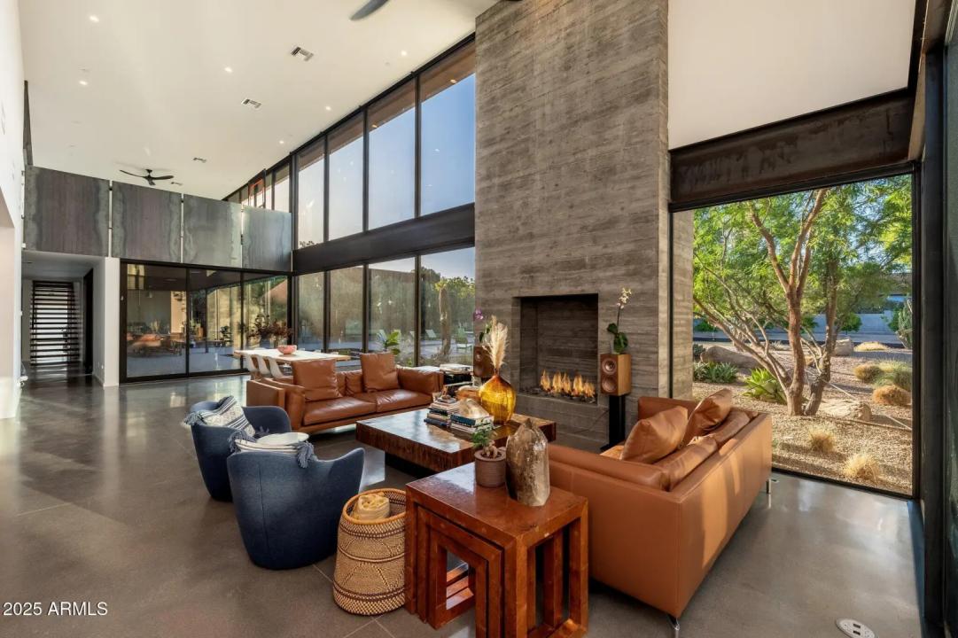 Real Estate Picture 3