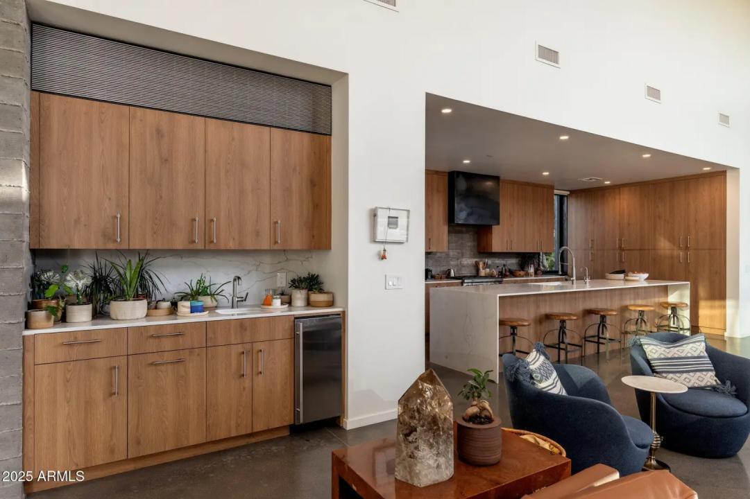 Real Estate Picture 16