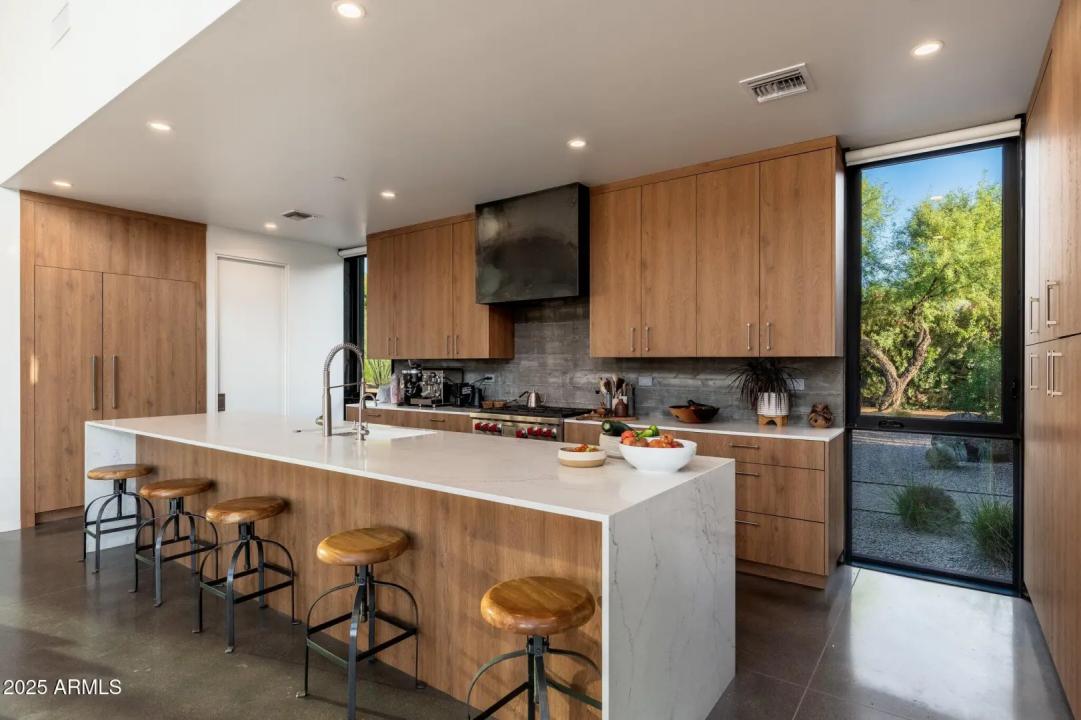 Real Estate Picture 5