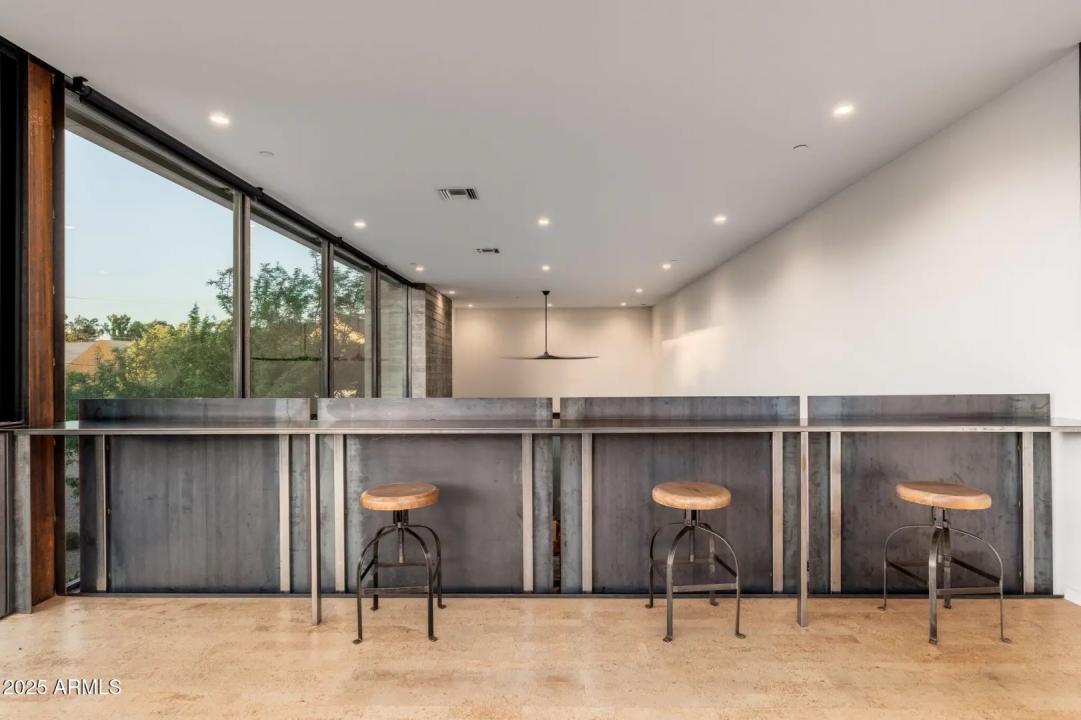 Real Estate Picture 24