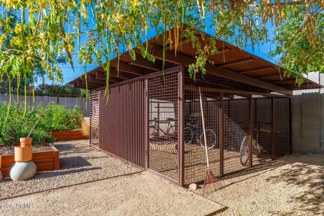 Real Estate Picture 36