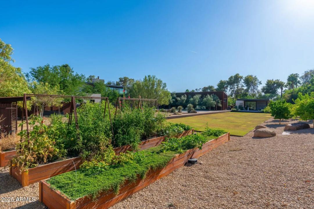 Real Estate Picture 37
