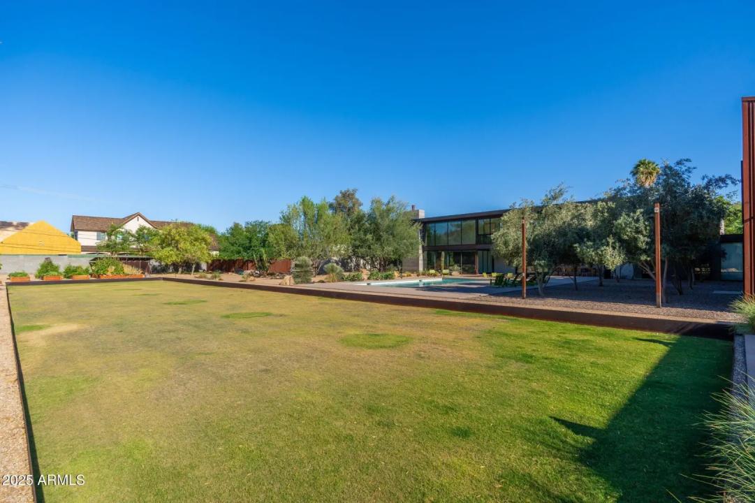 Real Estate Picture 10