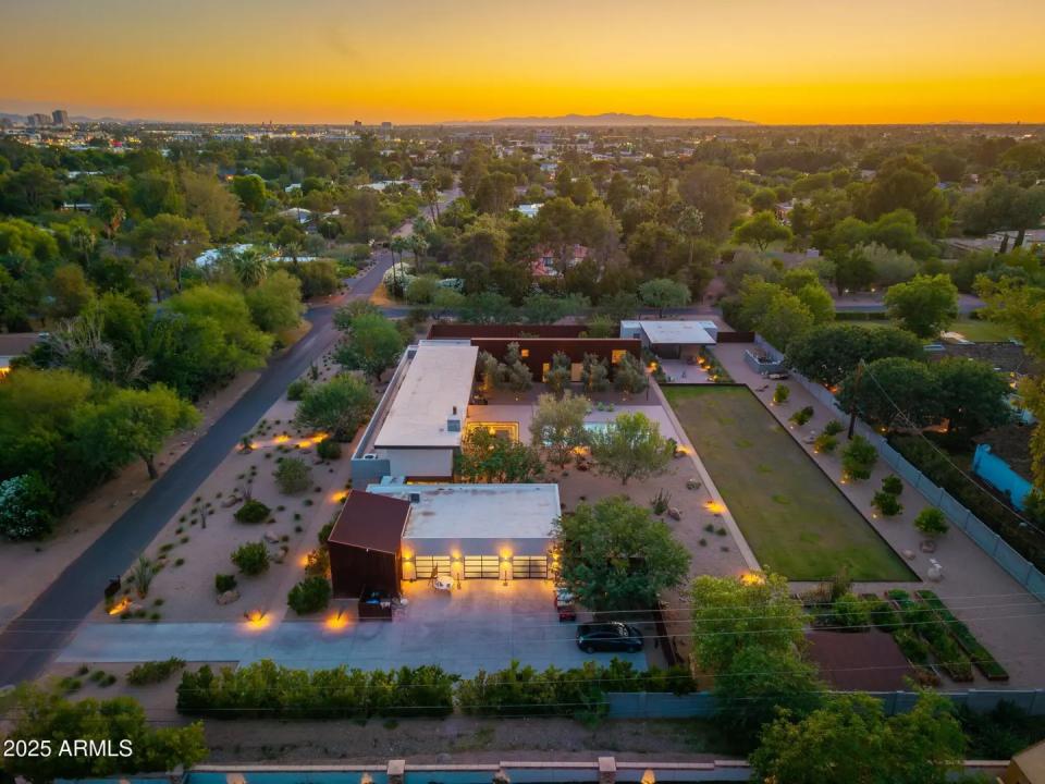 Real Estate Picture 8