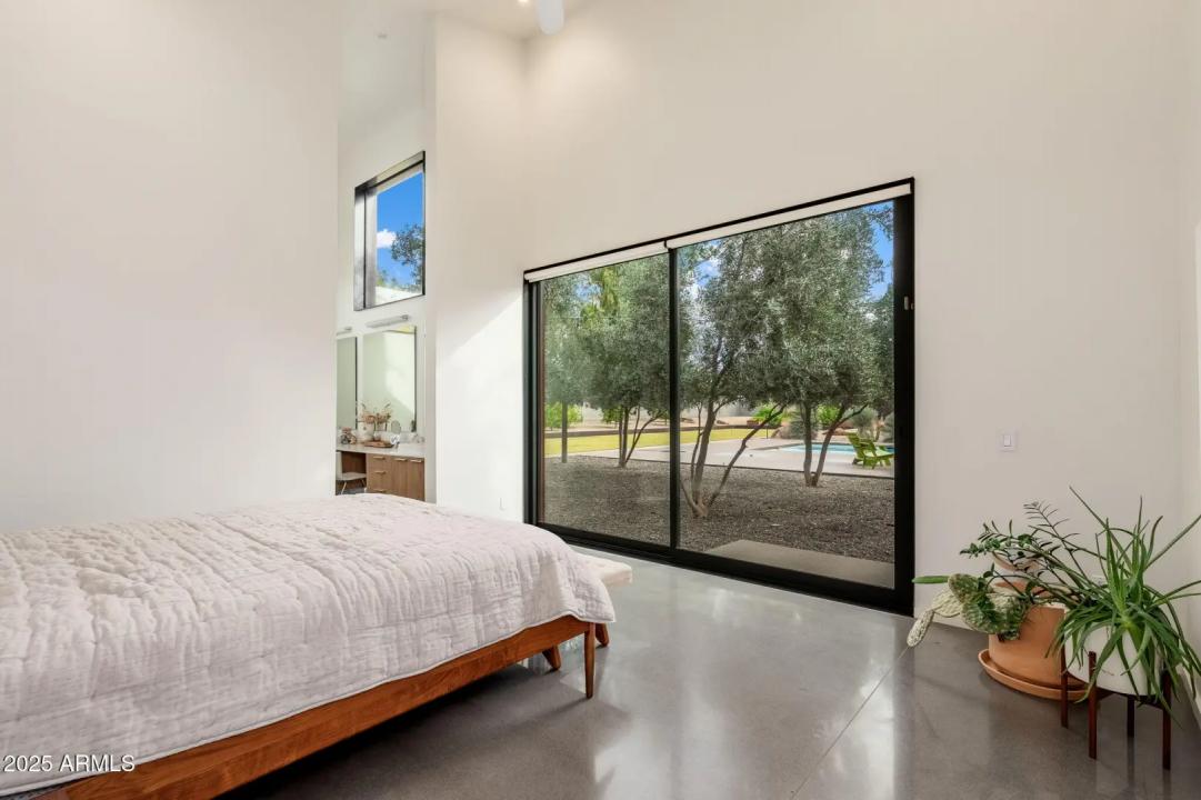 Real Estate Picture 13