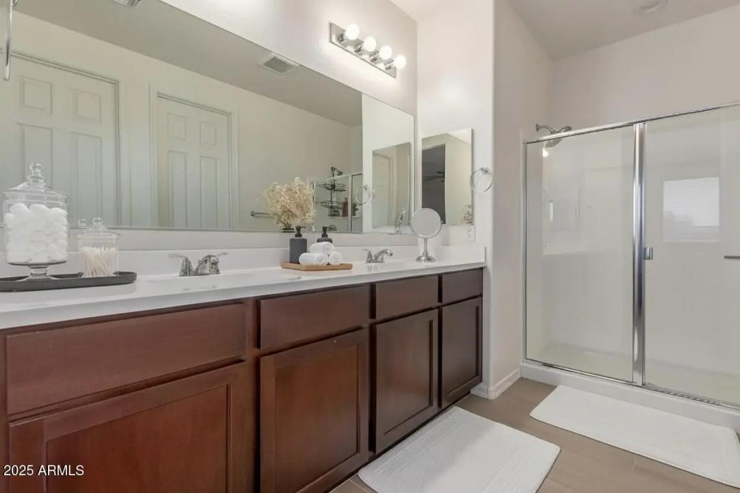 Real Estate Picture 18