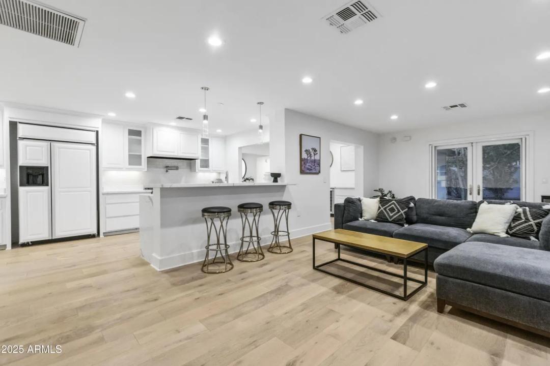 Real Estate Picture 13
