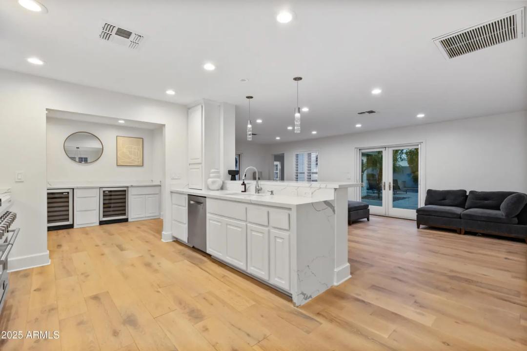 Real Estate Picture 14