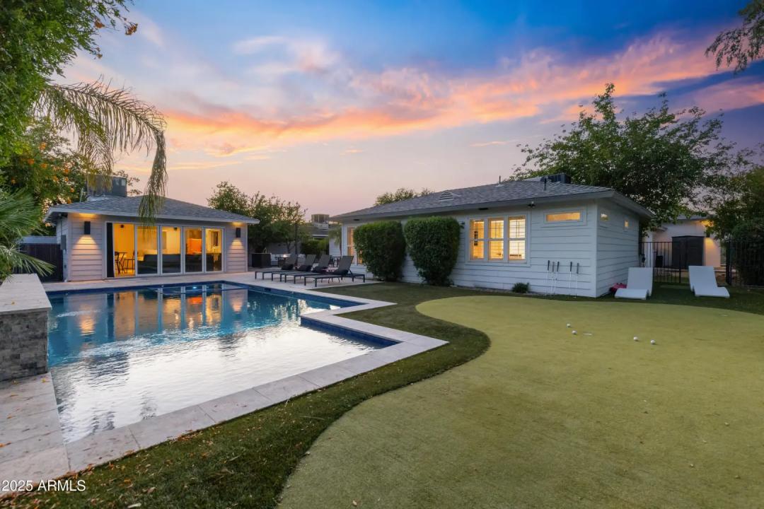 Real Estate Picture 3