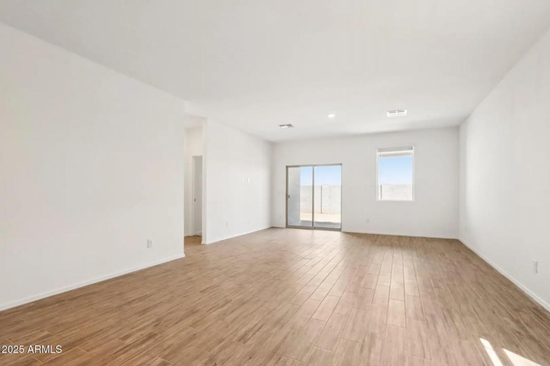 Real Estate Picture 7