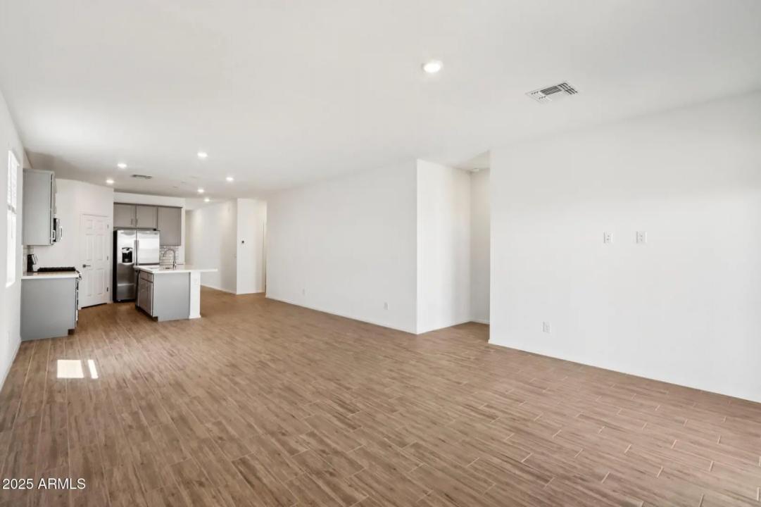 Real Estate Picture 8