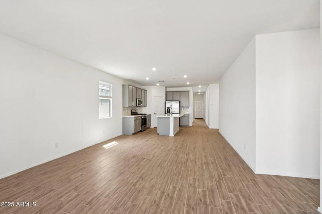 Real Estate Picture 9