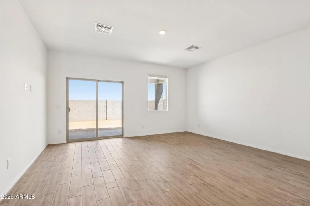 Real Estate Picture 10