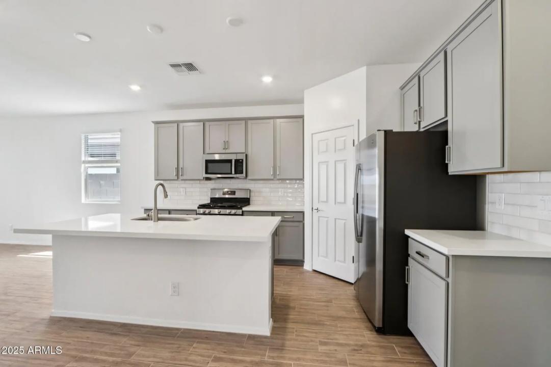 Real Estate Picture 11
