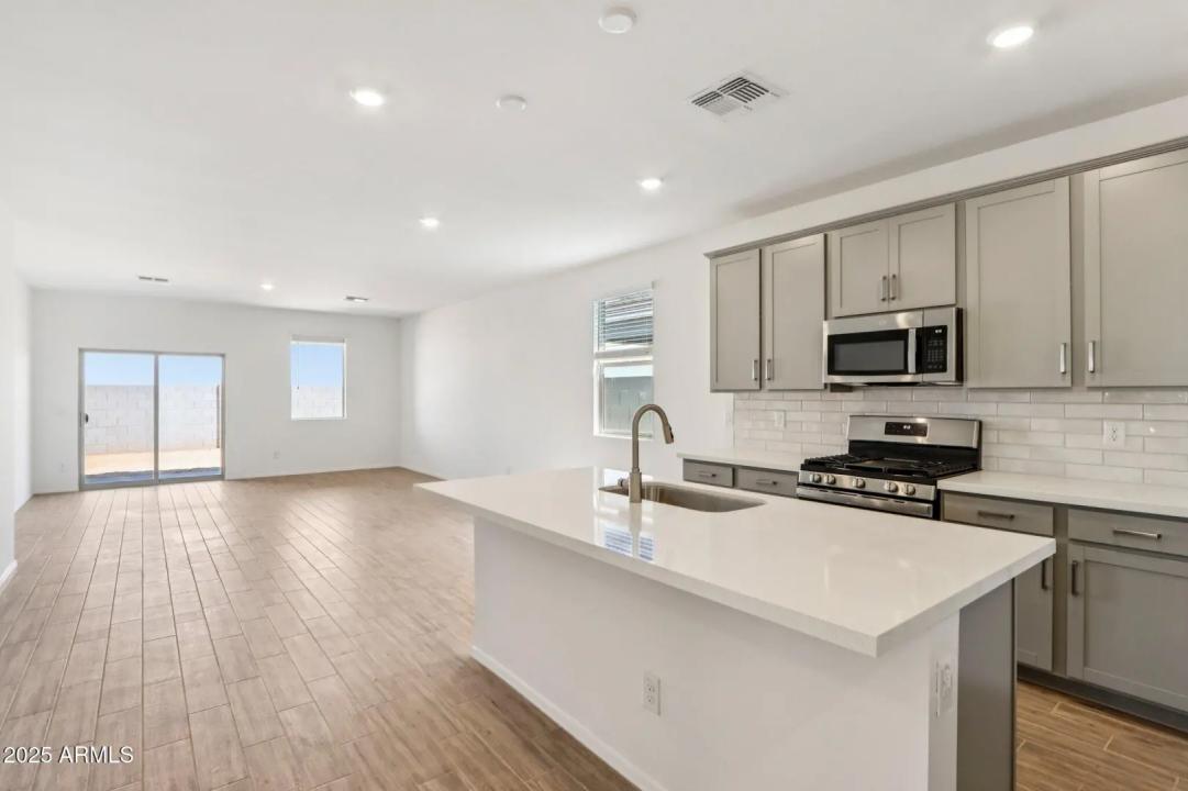 Real Estate Picture 12
