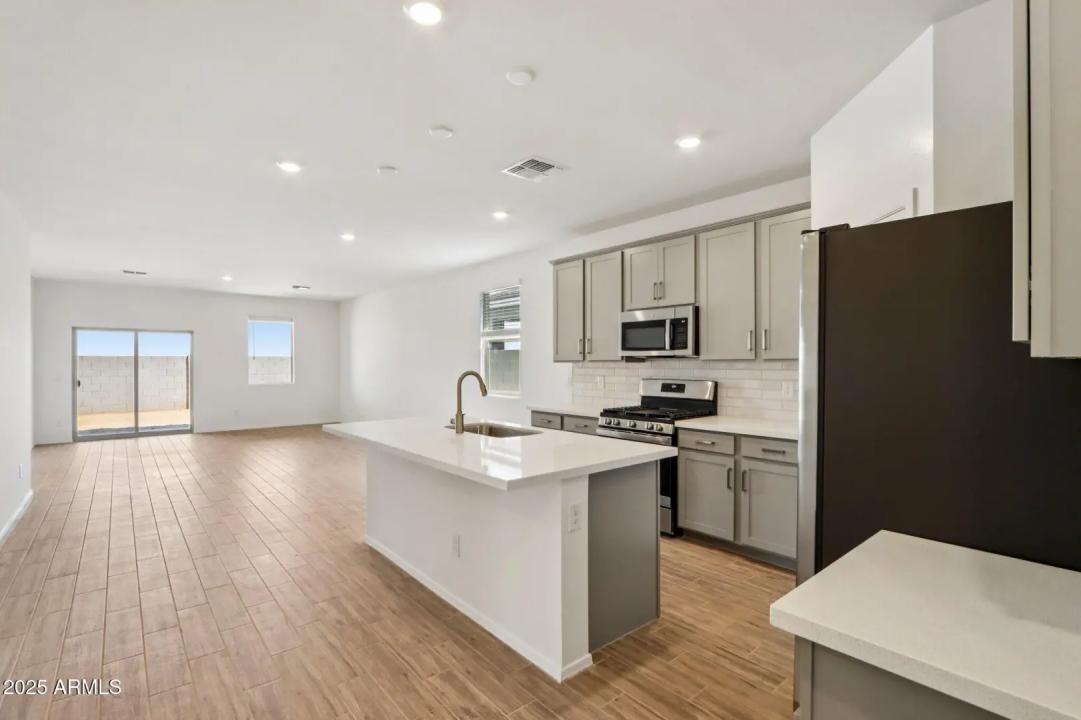 Real Estate Picture 13