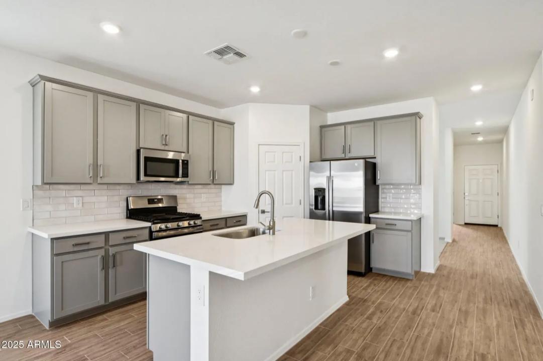 Real Estate Picture 14