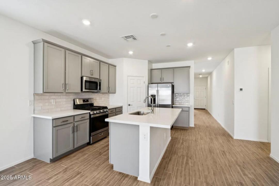 Real Estate Picture 15