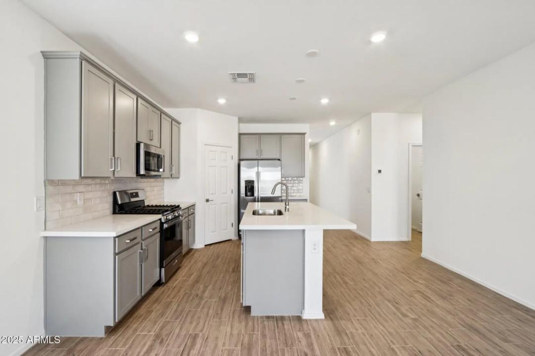Real Estate Picture 16