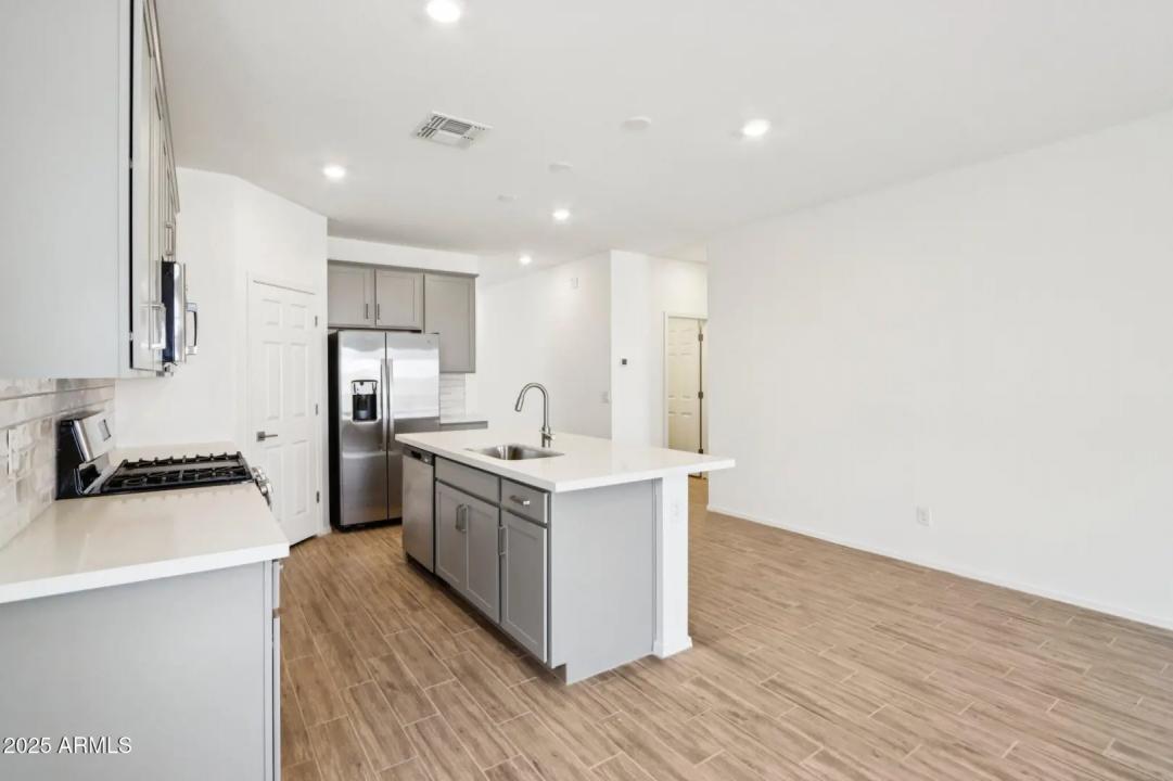 Real Estate Picture 17