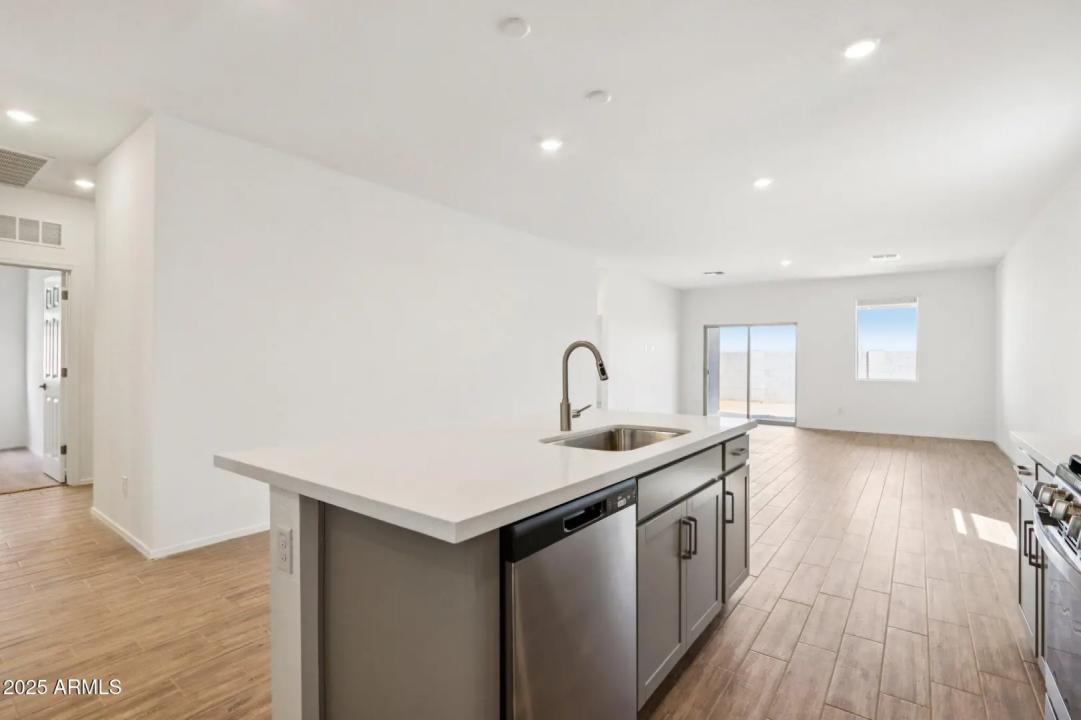 Real Estate Picture 18