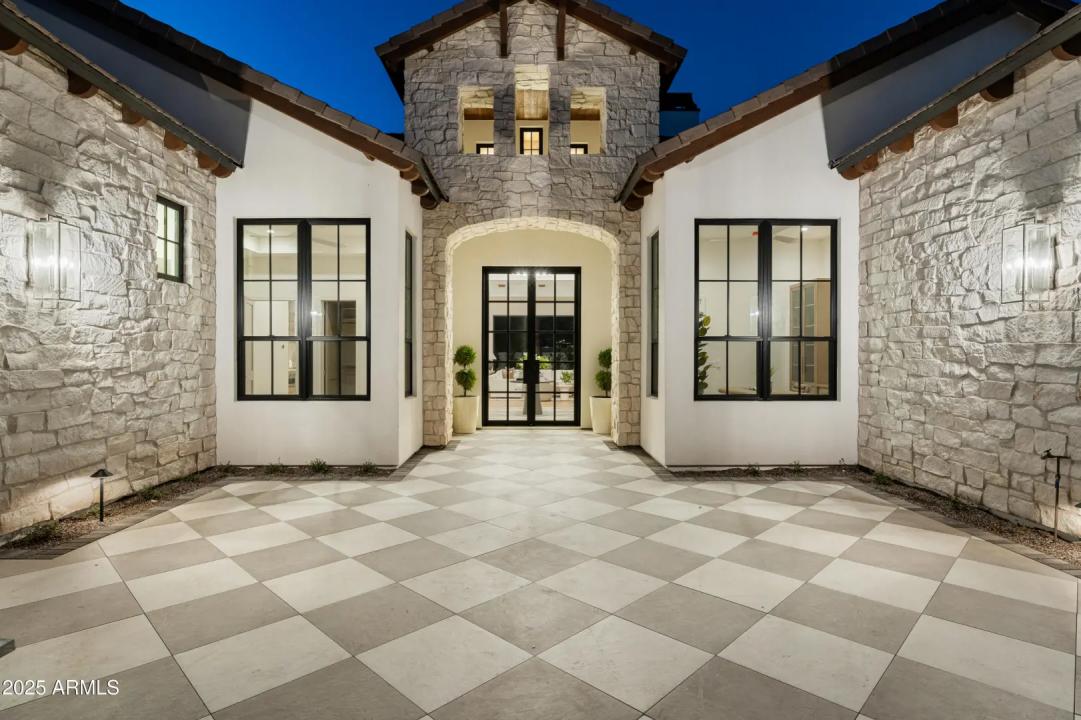 Real Estate Picture 3