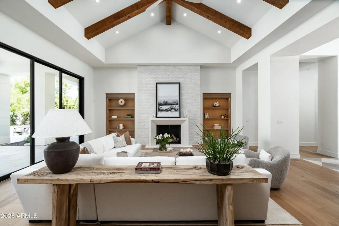 Real Estate Picture 7