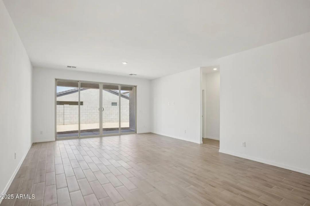 Real Estate Picture 7