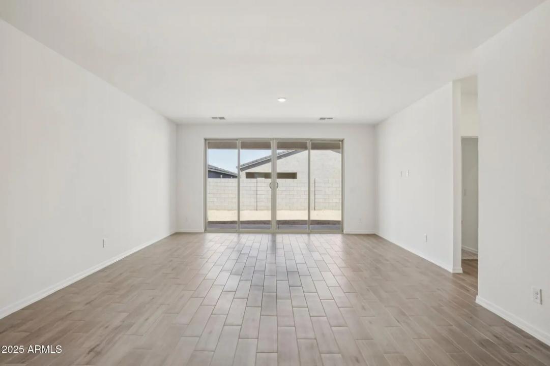Real Estate Picture 8