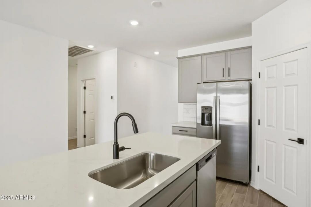 Real Estate Picture 11