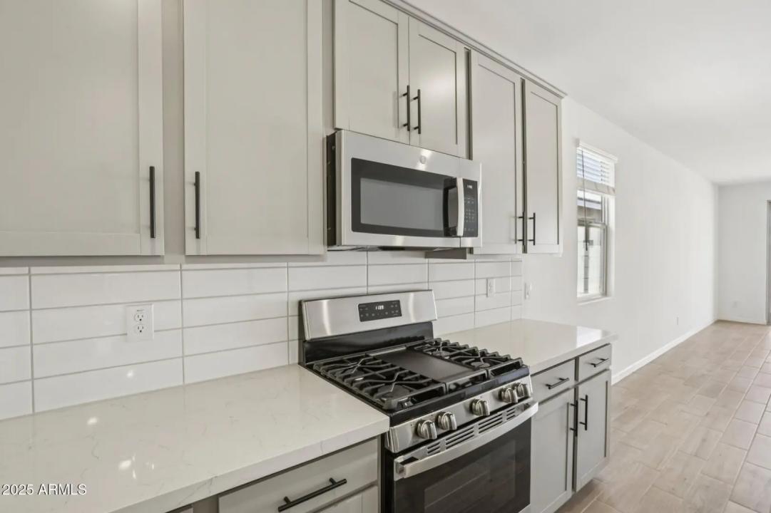 Real Estate Picture 12