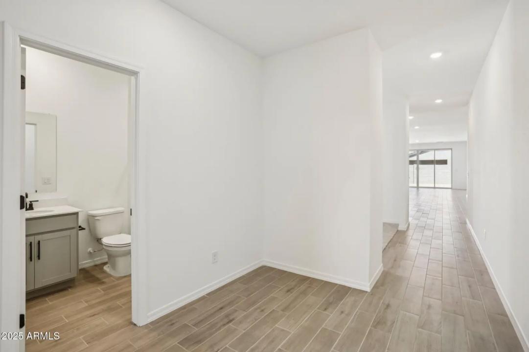 Real Estate Picture 14