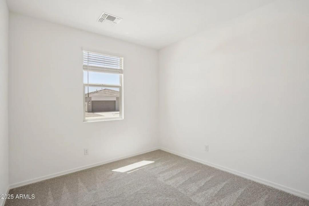 Real Estate Picture 15