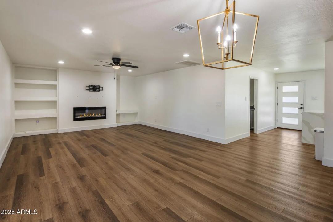 Real Estate Picture 8