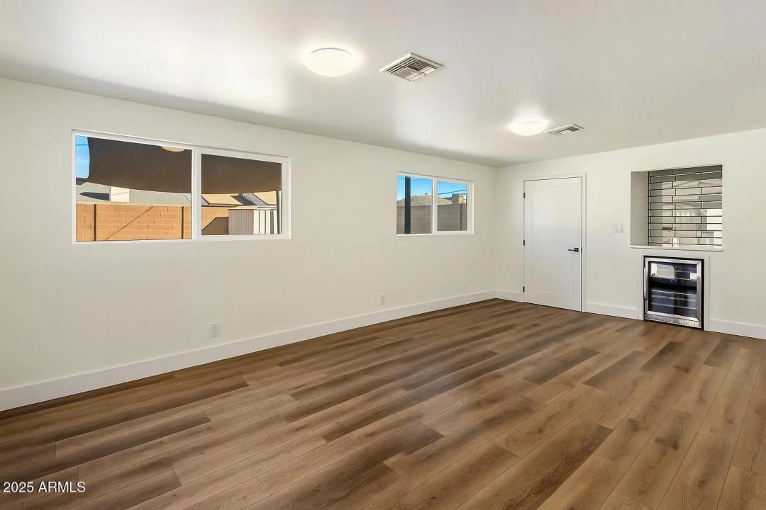 Real Estate Picture 13