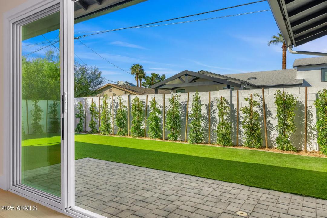 Real Estate Picture 4