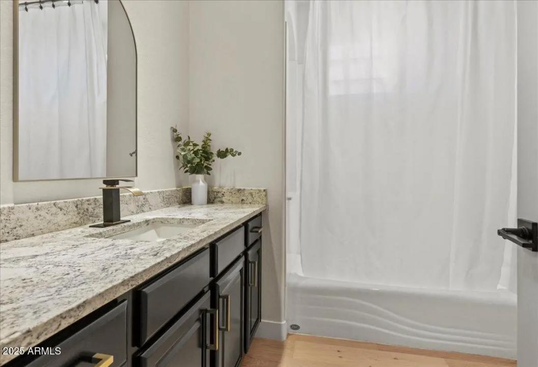 Real Estate Picture 18