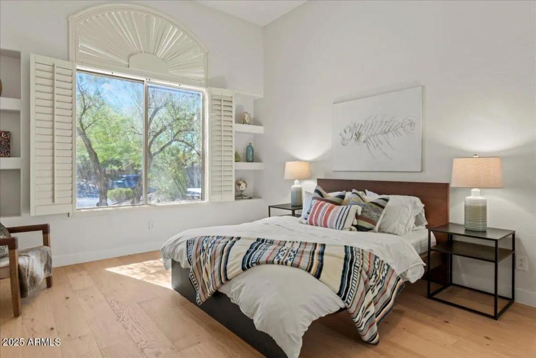 Real Estate Picture 16