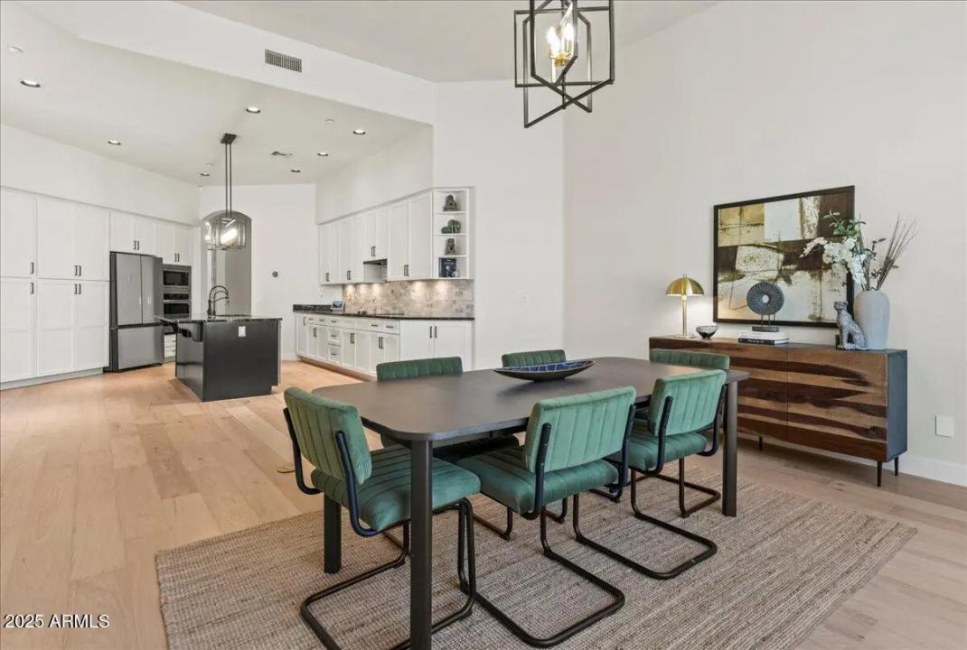 Real Estate Picture 9
