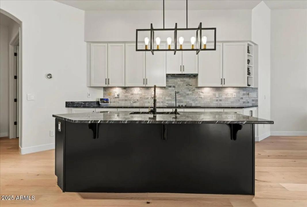Real Estate Picture 6