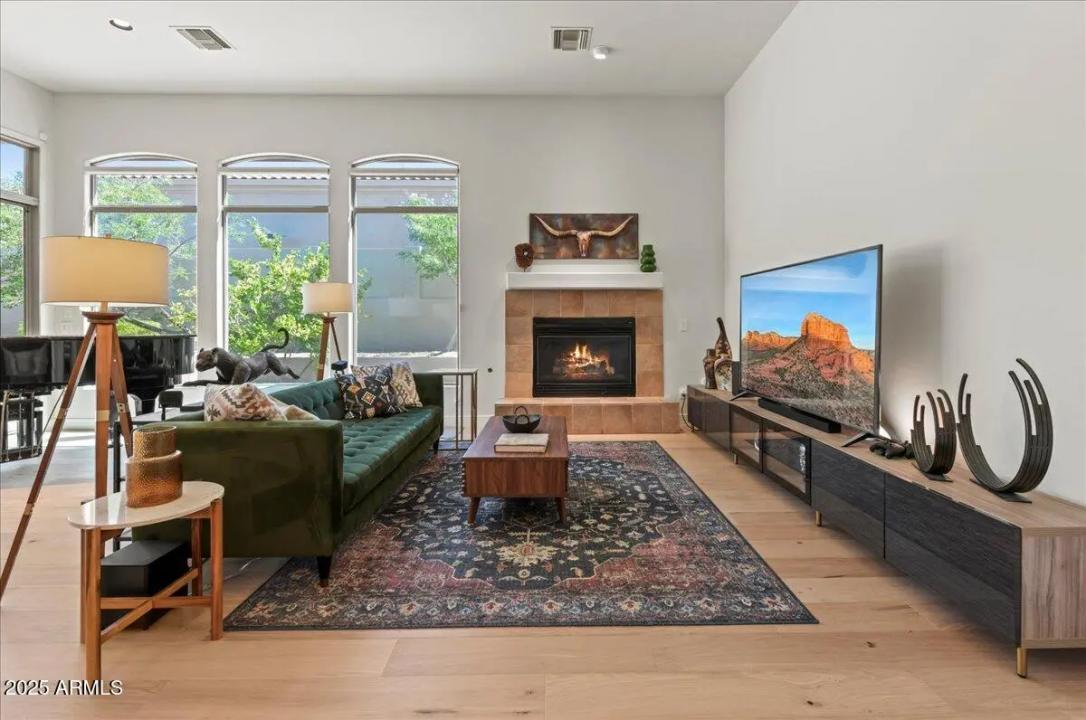 Real Estate Picture 3