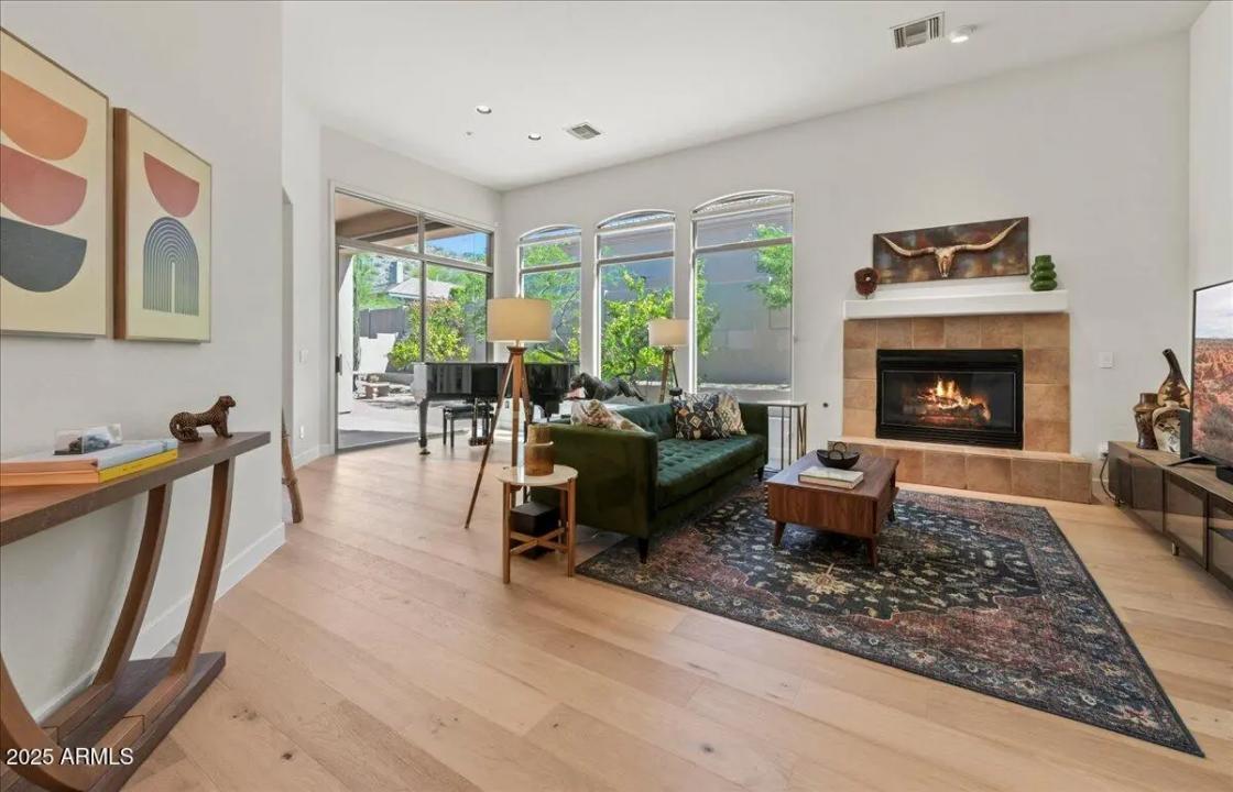 Real Estate Picture 4
