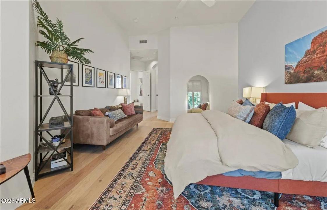 Real Estate Picture 11