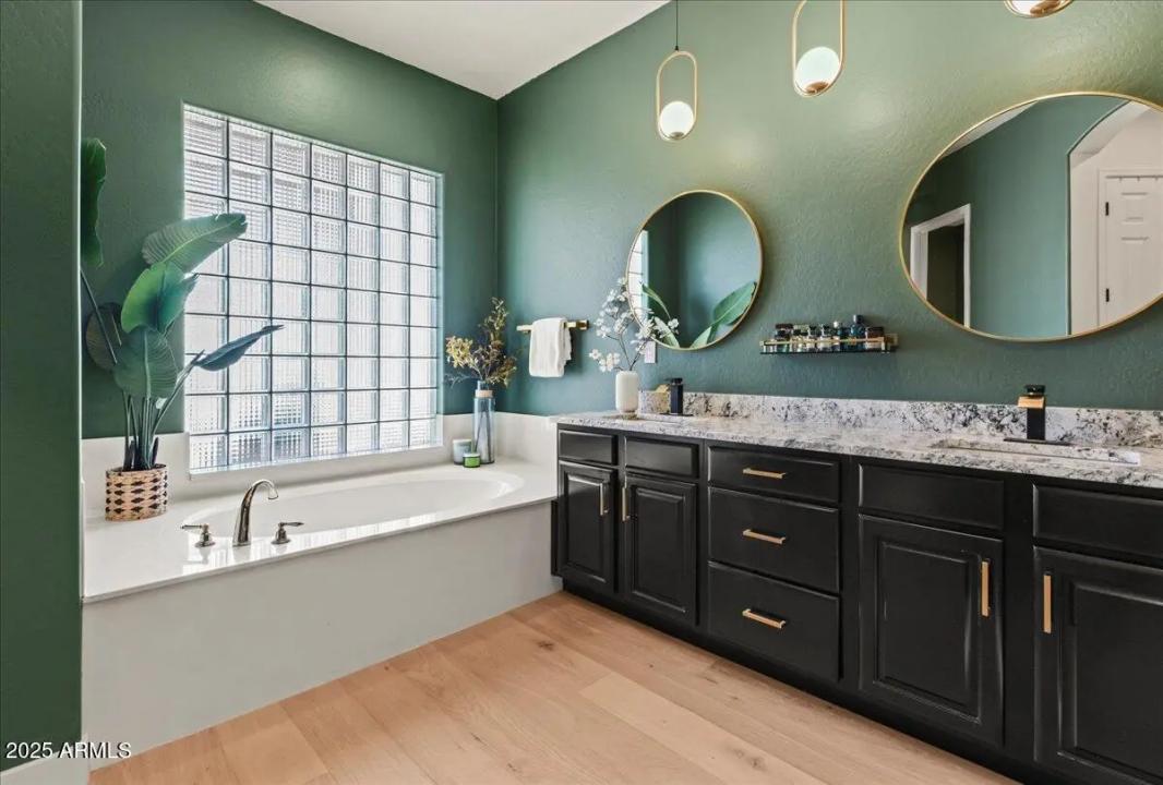 Real Estate Picture 14