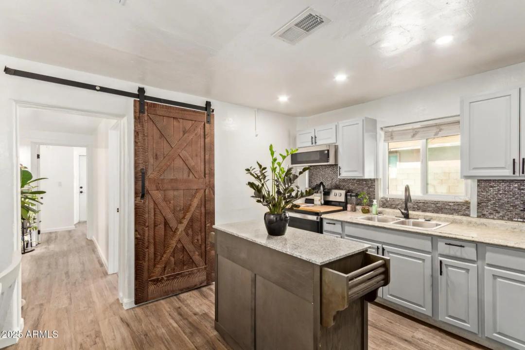 Real Estate Picture 9