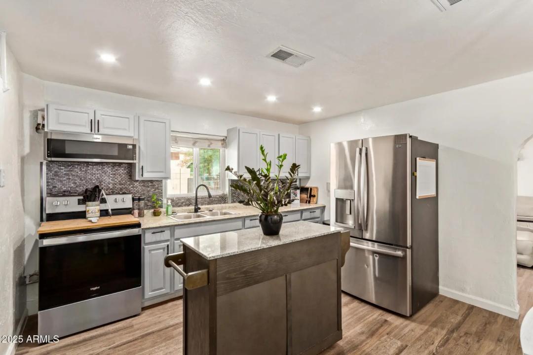 Real Estate Picture 10