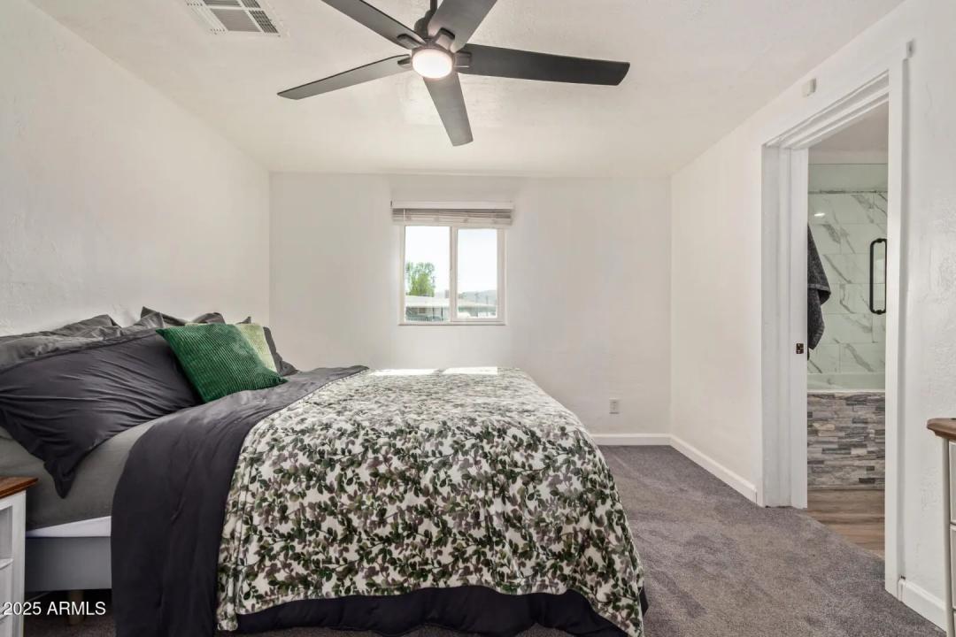 Real Estate Picture 16